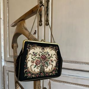 104: Vintage 1940s-1950s, tapestry, buckle hand bag!
